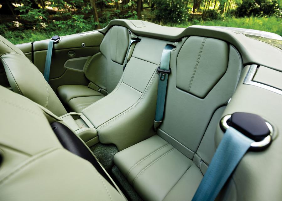 Интерьер Aston Martin DBS Volante 2010 года  (NA) (фото 2 из 21)